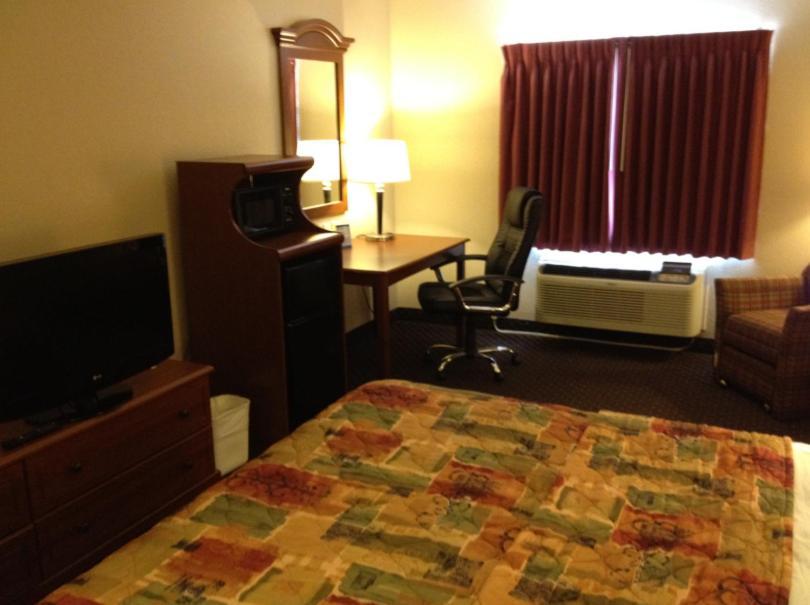 Baymont Inn & Suites By Wyndham San Marcos Chambre photo